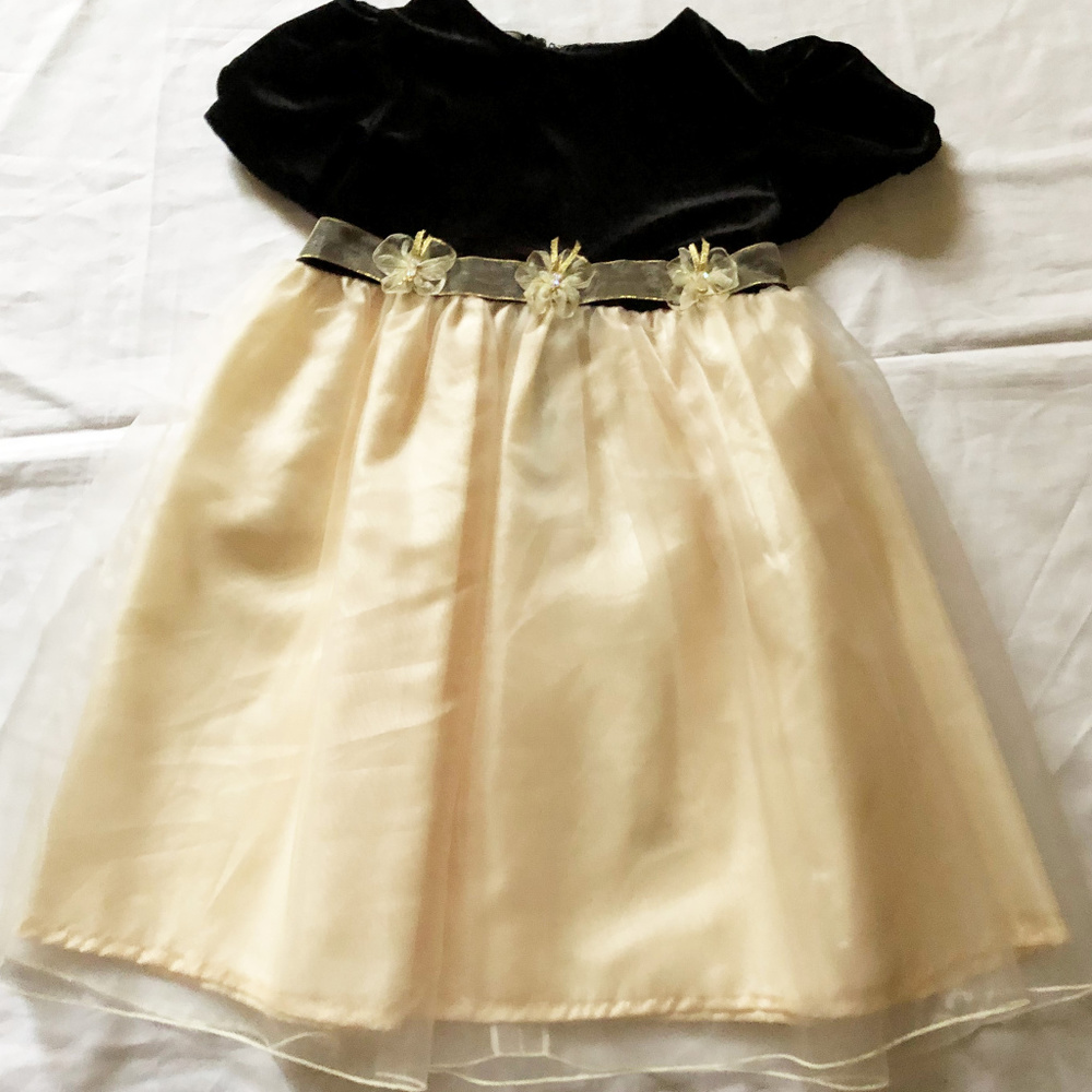 Dress girls sizes 6, 6X or 10 new polyester Peachy Kids bow & zipper back